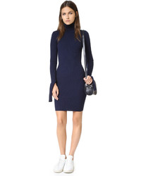 Темно-синее платье от Jacquemus