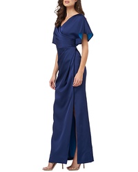 Темно-синее сатиновое вечернее платье с разрезом