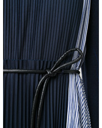 Темно-синее шерстяное платье со складками от Sacai