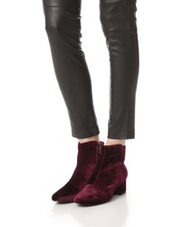 Темно-синие бархатные ботильоны от Joie