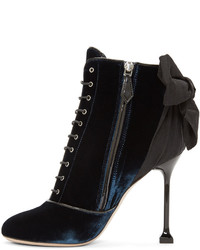 Темно-синие бархатные ботильоны от Miu Miu