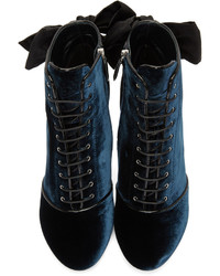 Темно-синие бархатные ботильоны от Miu Miu