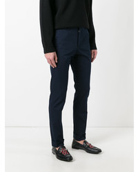 Темно-синие брюки чинос с вышивкой от Gucci