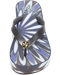 Темно-синие вьетнамки от Tory Burch