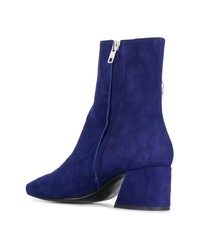 Темно-синие замшевые ботильоны от Dorateymur