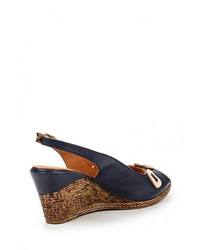Темно-синие кожаные босоножки на танкетке от Mabu