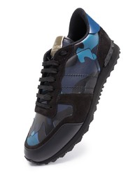 Мужские темно-синие кожаные кроссовки с камуфляжным принтом от Valentino Garavani
