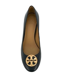 Темно-синие кожаные туфли от Tory Burch