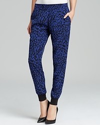 Темно-синие пижамные штаны с леопардовым принтом