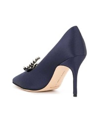 Темно-синие сатиновые туфли с украшением от Manolo Blahnik