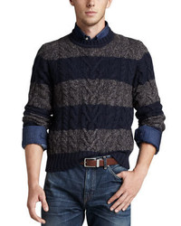 Темно-синий вязаный свитер в горизонтальную полоску