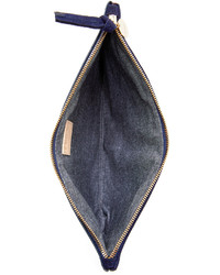 Темно-синий замшевый клатч от Clare Vivier