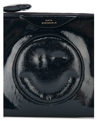 Темно-синий кожаный клатч от Anya Hindmarch