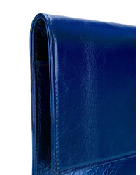 Темно-синий кожаный клатч от Christian Wijnants