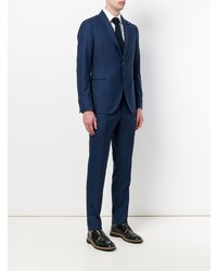 Темно-синий костюм от Lardini