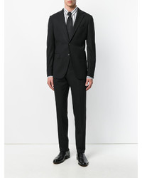 Темно-синий костюм от Boglioli