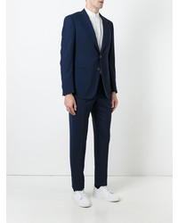 Темно-синий костюм от Isaia