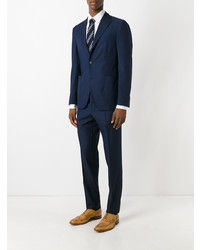 Темно-синий костюм от Boglioli