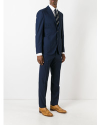 Темно-синий костюм от Boglioli