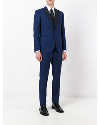 Темно-синий костюм от Lardini