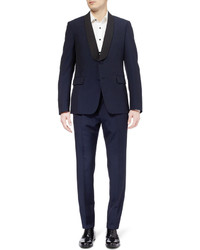 Темно-синий костюм от Valentino