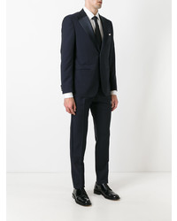 Темно-синий костюм от Kiton