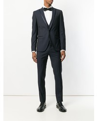 Темно-синий костюм от Corneliani