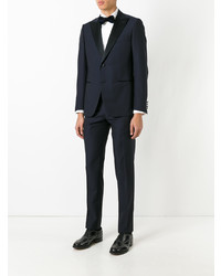 Темно-синий костюм от Caruso