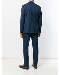 Темно-синий костюм от Corneliani