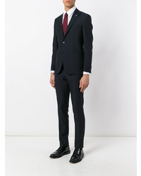 Темно-синий костюм от Lardini