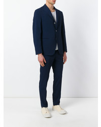 Темно-синий костюм от The Gigi