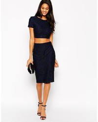 Темно-синий кружевной укороченный топ от Lipsy