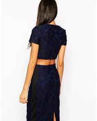 Темно-синий кружевной укороченный топ от Lipsy
