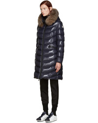 Женский темно-синий пуховик от Moncler