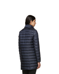 Женский темно-синий пуховик от Moncler