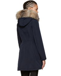 Женский темно-синий пуховик от Moncler