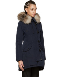 Женский темно-синий пуховик от Moncler