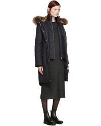 Женский темно-синий пуховик от Mackage