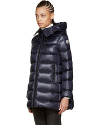 Женский темно-синий пуховик от Moncler