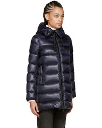 Женский темно-синий пуховик от Moncler