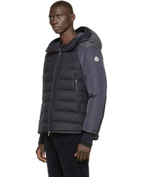 Мужской темно-синий пуховик от Moncler