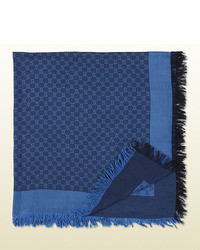 Темно-синий шарф в горошек