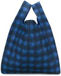 Темно-синяя большая сумка с принтом от MM6 MAISON MARGIELA
