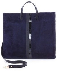 Темно-синяя замшевая большая сумка от Clare Vivier
