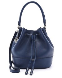 Темно-синяя кожаная сумка-мешок от DKNY