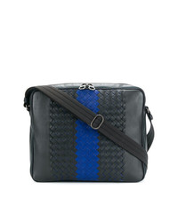 Темно-синяя кожаная сумка почтальона от Bottega Veneta