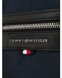 Темно-синяя кожаная сумка почтальона от Tommy Hilfiger