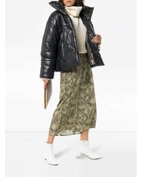 Женская темно-синяя куртка-пуховик от Nanushka