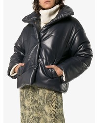 Женская темно-синяя куртка-пуховик от Nanushka