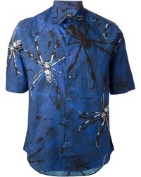Мужская темно-синяя рубашка с коротким рукавом с принтом от McQ by Alexander McQueen